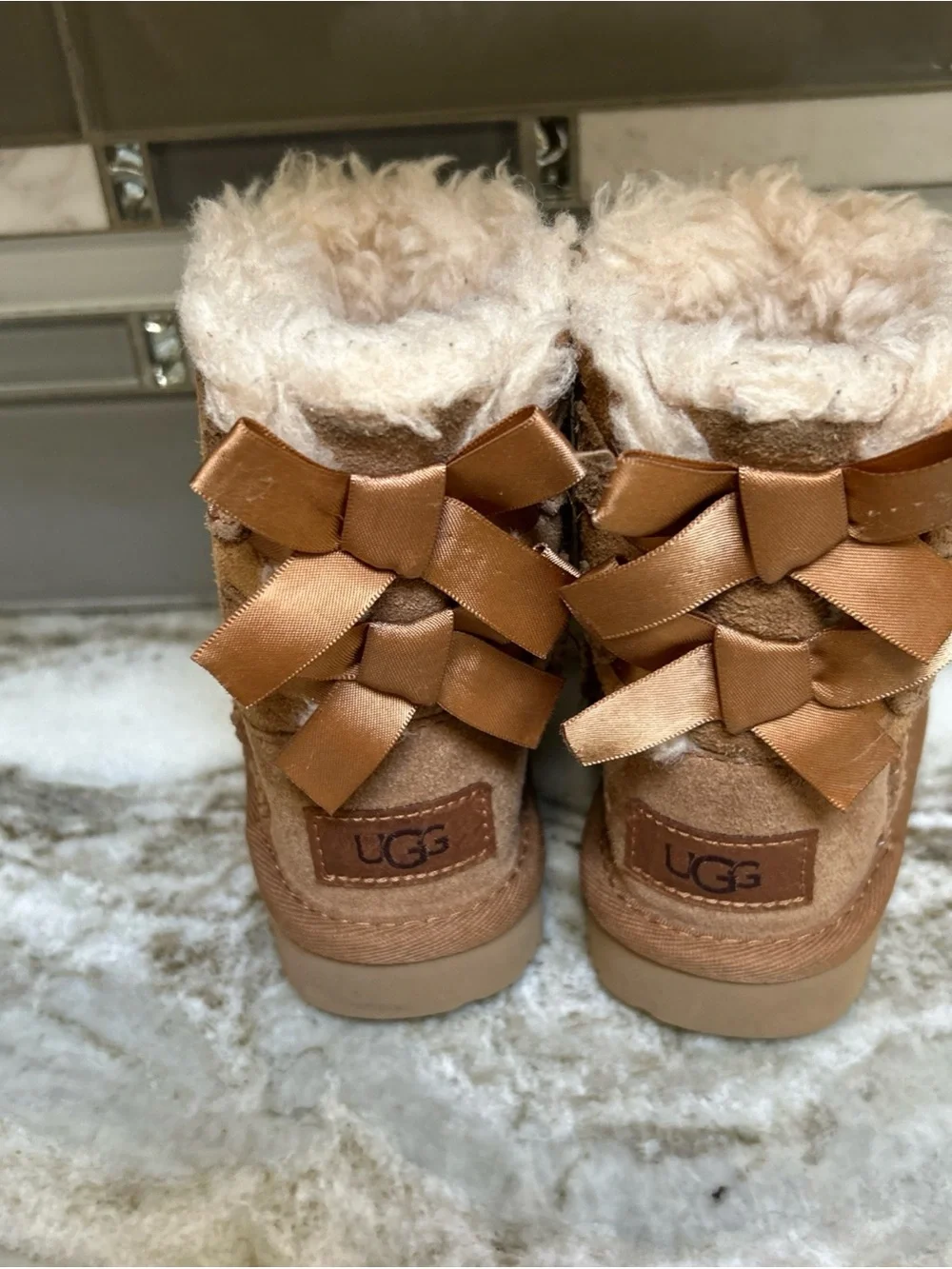 UGG Bailey Bow Moon & Stars Kid’s Boot Size US Sz 6 Toddler Girl Brown Shearling